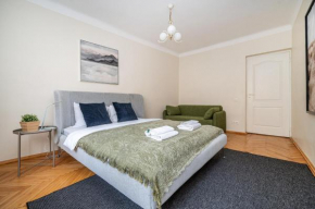 Central and Comfy 2 Bedroom Apartment by Reside Baltic